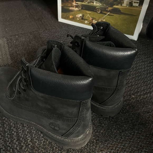 Women’s Black Timberland Boots - Picture 2 of 3